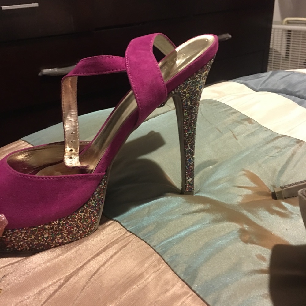 Heels - Picture 5 of 7